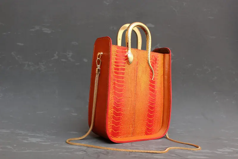Bolsa tote laranja texturizada com alças claras